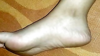 Cum on my wifeâ€™s foot